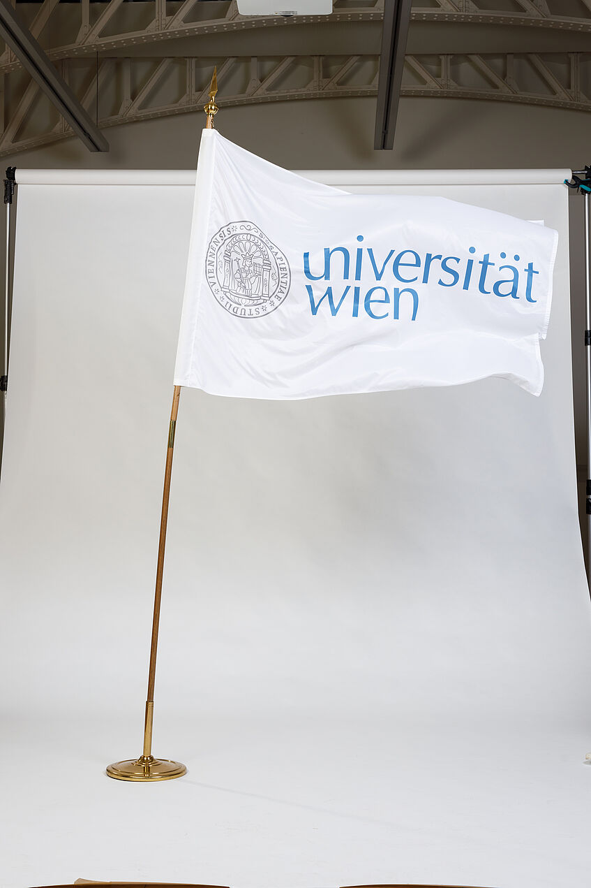 Fahne weiß Uni Wien Schrift 